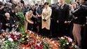 Zástupci vlády a Parlamentu uctili 17. listopadu památku studentů na pražské Národní třídě