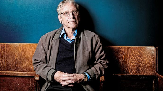 Amos Oz se do Prahy rád vracel. Jeho původem ukrajinská maminka Fania studovala na Univerzitě Karlově filozofii a město si zamilovala, ačkoli z něj musela prchat před nacisty.