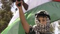 Na dětských táborech, které organizuje Hamás, se už malé děti učí používat zbraně
