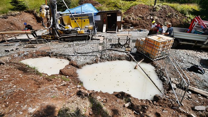 Bude se na Cínovci jednou těžit lithium, přezdívané ropa budoucnosti?