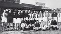 Fotka Ferencvárose a Židenic ze čtvrtfinále Středoevropského poháru 1935. Poslední hráč vpravo v tmavém je Pospichal.