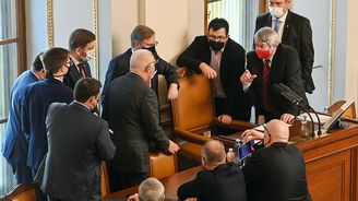 Bohumil Pečinka: Velkopáteční hlasování aneb Bez hádek o daních je politika jenom hra bez obsahu