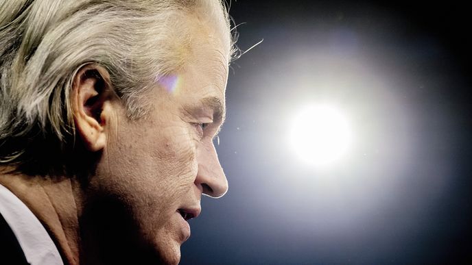 Wilders si dlouhodobě odbarvoval vlasy, takže se o něm psalo jako o nejznámějším platinově blonďatém člověku od časů Marilyn Monroe a lidé mu dávali přezdívky jako „Mozart nizozemské politiky“ nebo „Kapitán Peroxid“.