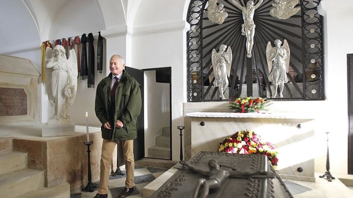 V lichtenštejnské hrobce ve Vranově odpočívá 62 členů rodu. Hrobka patří  státu, ale opravu po letech chátrání zaplatila rodina. Kníže Hans Adam II.  přijel na počátku listopadu kvůli znovuvysvěcení.  