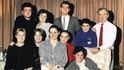 Joseph O’Connor (stojící uprostřed) na rodinném snímku. Pod ním sedí jeho sestra, zpěvačka Sinéad O’Connorová, která v neděli opět vzbouřila svět. Na svém facebookovém profilu hrozila sebevraždou; naštěstí je v pořádku. 