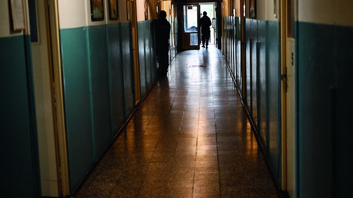 Věznice Pouchov v Hradci Králové. V objektu s nízkým stupněm zabezpečení mají vězni volný pohyb.