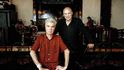David Byrne a Brian Eno. Kromě produkce desek skupiny Talking Heads spolu natočili dvě zásadní alba. David Byrne a Brian Eno. Kromě produkce desek skupiny Talking Heads spolu natočili dvě zásadní alba.