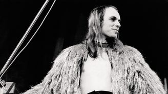 Umělec Brian Eno: Otec ambientu dodnes experimentuje napříč žánry, hvězdným excesům na chuť nepřišel Umělec Brian Eno: Otec ambientu dodnes experimentuje napříč žánry, hvězdným excesům na chuť nepřišel