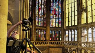 Boží fotky. Fotograf Jan William Drnek v nové knize zachycuje katedrálu svatého Víta ze všech úhlů Boží fotky. Fotograf Jan William Drnek v nové knize zachycuje katedrálu svatého Víta ze všech úhlů