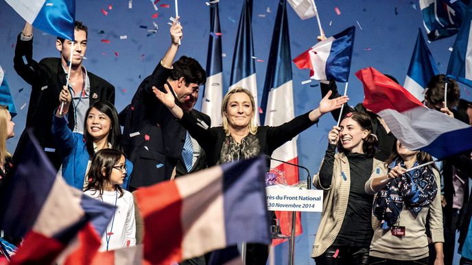 Marine Le Penová by dnes ve volbách porazila současného prezidenta Hollanda