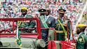 Ještě v dubnu letošního roku oslavoval Mugabe v Harare Den nezávislosti...