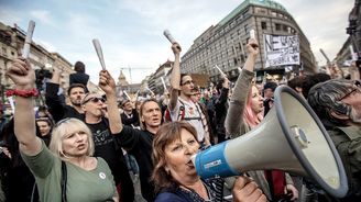 Bohumil Pečinka: Mají se Češi odpolitizovat, naplnit mrazák a stáhnout se do soukromí? 