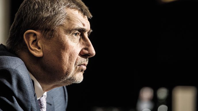 Andrej Babiš, vyhlížející, čekající