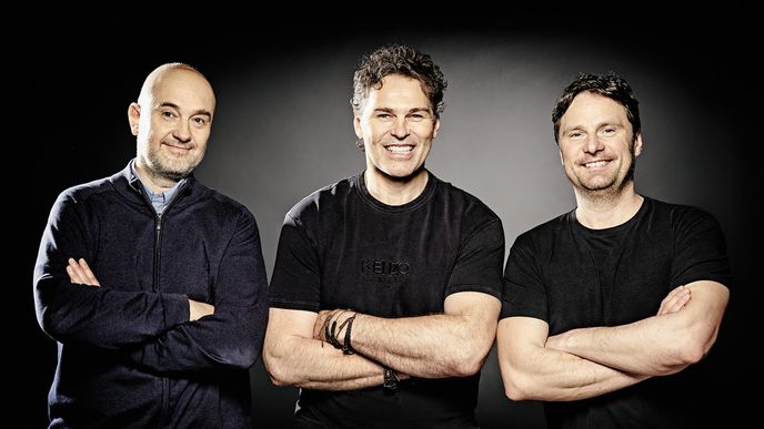 Autoři knihy s Jaromírem Jágrem. Vlevo Lukáš Tomek, vpravo Zdeněk Janda. Autoři knihy s Jaromírem Jágrem. Vlevo Lukáš Tomek, vpravo Zdeněk Janda.