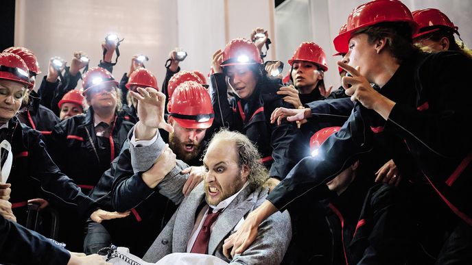 Titulní roli krétského panovníka Idomenea ztvárnil Evan LeRoy Johnson Titulní roli krétského panovníka Idomenea ztvárnil Evan LeRoy Johnson