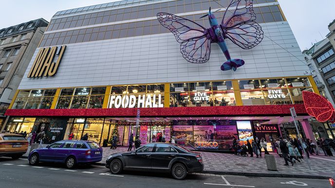 Dřívější šeď ustoupila zábavě a umění Dřívější šeď ustoupila zábavě a umění