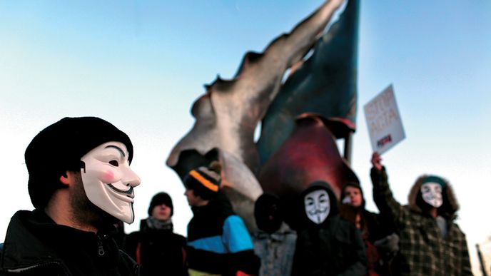 2. 2. -  Demonstrace Anonymous, Klárov, Praha