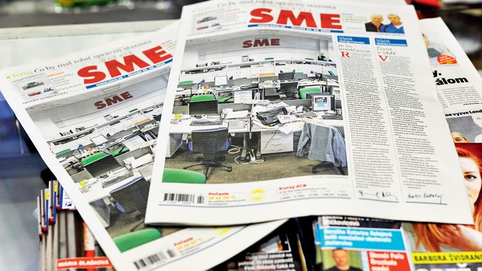 Dnes už bývalí redaktoři SME varovali před svým odchodem fotkou prázdné redakce na titulní straně. Hrozbu naplnili.