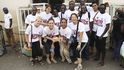 S Kamilou Zajíčkovou (vpředu  vlevo) a dalšími zahraničními stážisty pracovali i dobrovolníci z Ghany 