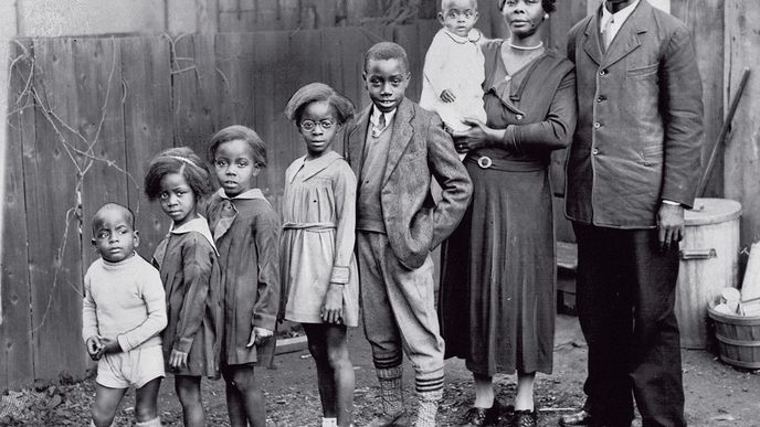 Údajný devítinásobný otec John William Carter, hlava první černošské rodiny v derby, slíbil, že případnou výhru rozdělí mezi všechny soutěžící matky s šesti a více dětmi 