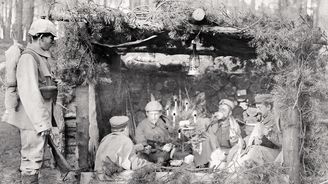 Tady se střílet nebude! Šťastné a veselé na frontě v roce 1914 nejsou jediným příběhem vánočního příměří Tady se střílet nebude! Šťastné a veselé na frontě v roce 1914 nejsou jediným příběhem vánočního příměří