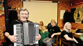 Proč je důležité míti hospodu a co drží nad vodou vesnické putyky, které vydržely Proč je důležité míti hospodu a co drží nad vodou vesnické putyky, které vydržely