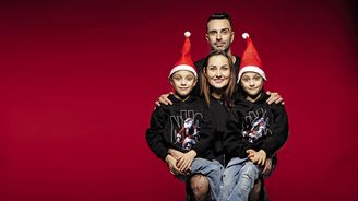 Jezulátka oslavila deváté Vánoce. Jak se předčasně narozeným dvojčatům daří, jsme zjišťovali již potřetí Jezulátka oslavila deváté Vánoce. Jak se předčasně narozeným dvojčatům daří, jsme zjišťovali již potřetí