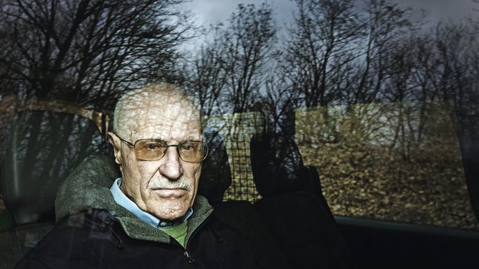 Agent 2. správy StB  Karel Köcher (81).