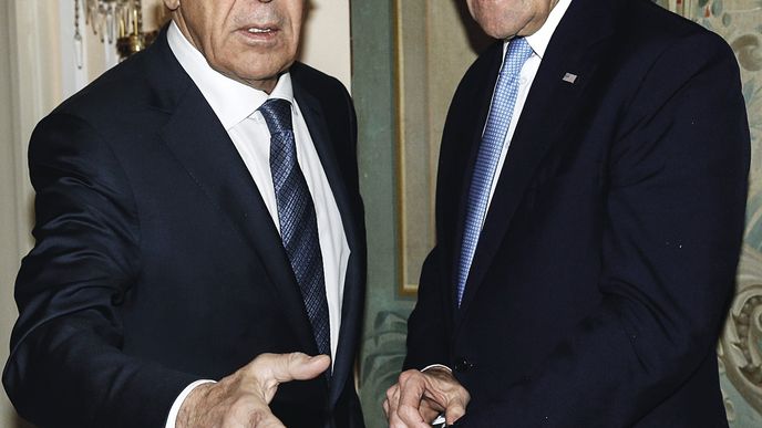 Americký ministr zahraničí Kerry ohlídá ruské zájmy stejně ochotně jako jeho ruský kolega Lavrov