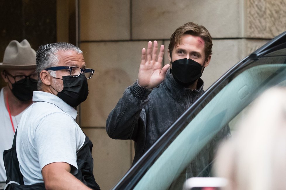 Ryan Gosling při natáčení v Praze