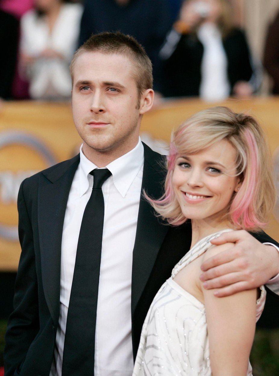 Ryan Gosling a Rachel McAdams se do sebe zamilovali v roce 2004 při natáčení romantického filmu Zápisník jedné lásky. Jejich vztah vydržel tři roky.