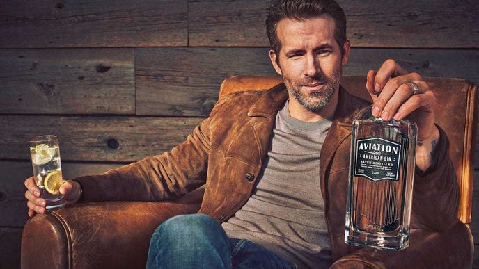 Ryan Reynolds a jeho vlastní značka ginu - The Aviation Gin. Je velice velice bylinkový, nicméně stále jemný.