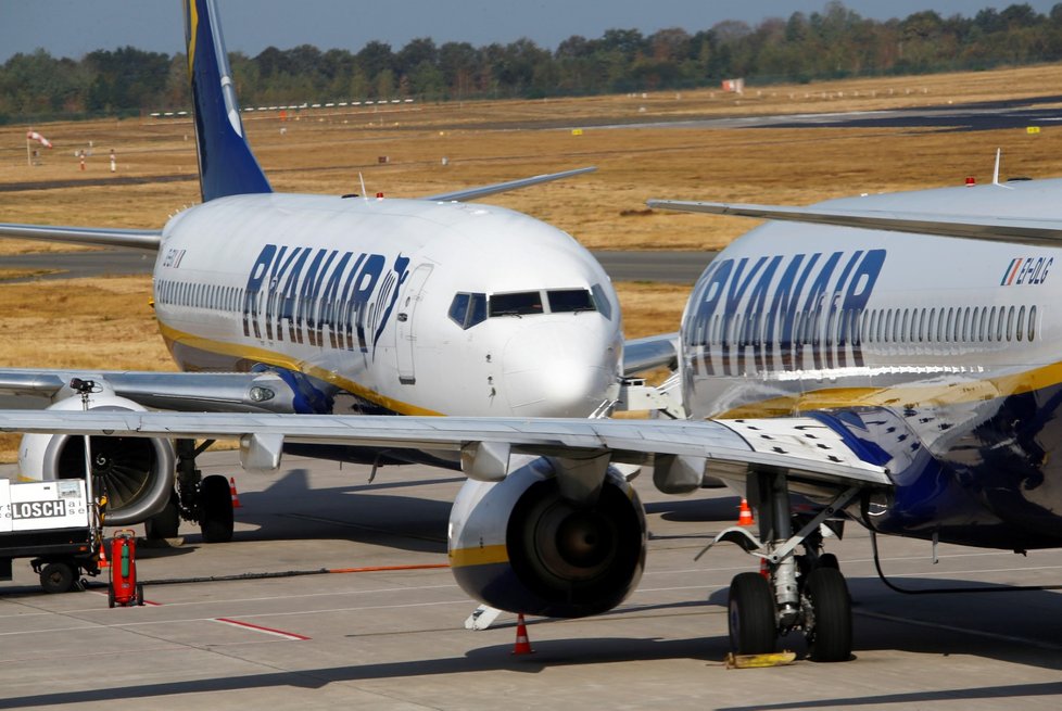 Piloti irské nízkonákladové letecké společnosti Ryanair v několika evropských zemích pořádají 24hodinovou stávku.