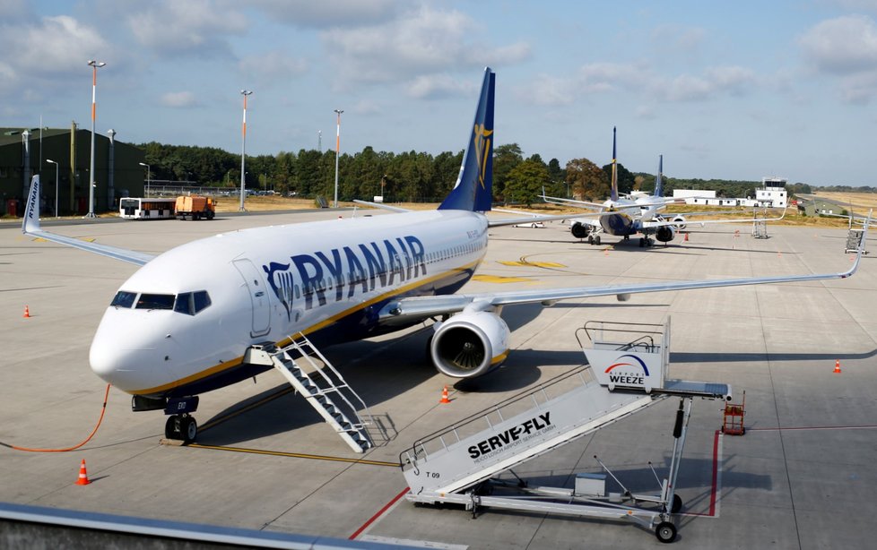 Piloti irské nízkonákladové letecké společnosti Ryanair dnes v několika evropských zemích pořádají 24hodinovou stávku.