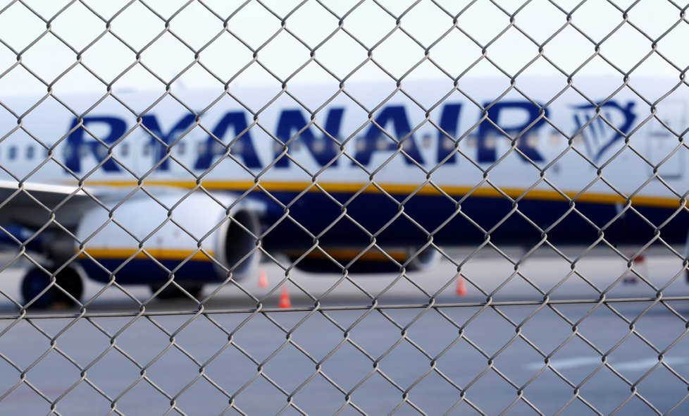 Piloti irské nízkonákladové letecké společnosti Ryanair dnes v několika evropských zemích pořádají 24hodinovou stávku.