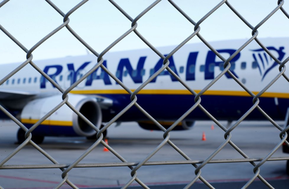 Piloti irské nízkonákladové letecké společnosti Ryanair dnes v několika evropských zemích pořádají 24hodinovou stávku.