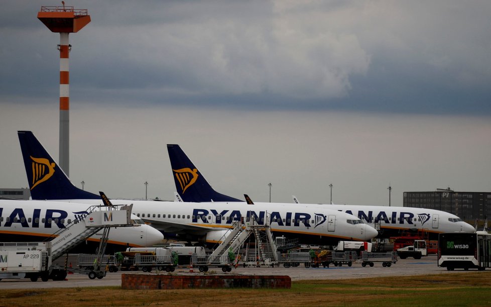 Piloti irské nízkonákladové letecké společnosti Ryanair v několika evropských zemích pořádají 24hodinovou stávku.