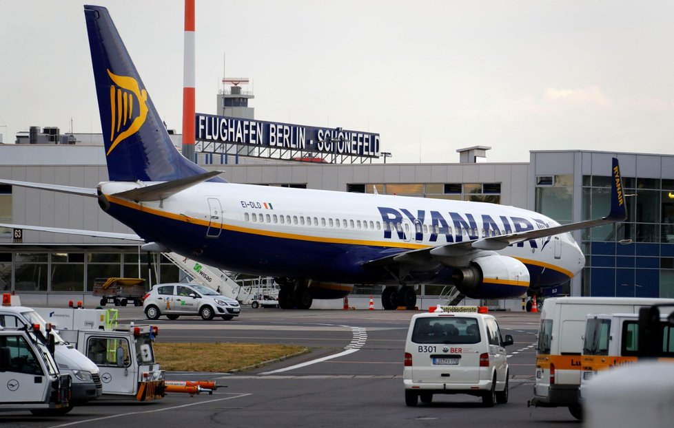 Piloti irské nízkonákladové letecké společnosti Ryanair v několika evropských zemích pořádají 24hodinovou stávku.