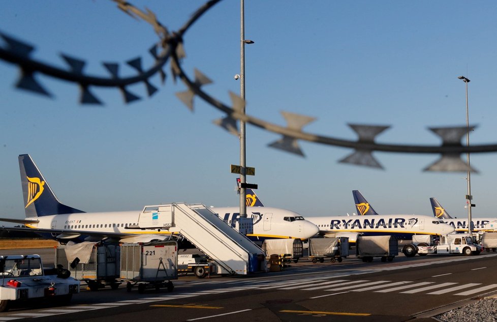 Piloti irské nízkonákladové letecké společnosti Ryanair v několika evropských zemích pořádají 24hodinovou stávku.