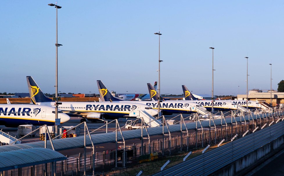 Piloti irské nízkonákladové letecké společnosti Ryanair v několika evropských zemích pořádají 24hodinovou stávku.