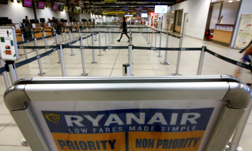 Piloti irské nízkonákladové letecké společnosti Ryanair v několika evropských zemích pořádají 24hodinovou stávku.