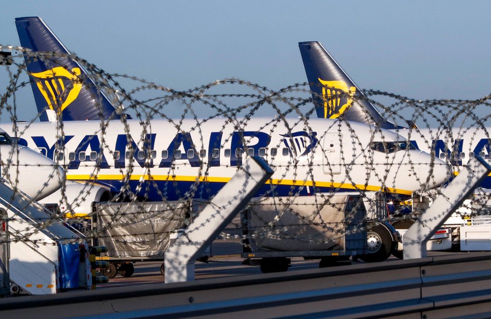 Piloti irské nízkonákladové letecké společnosti Ryanair dnes v několika evropských zemích pořádají 24hodinovou stávku.