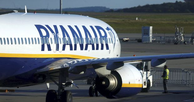 Nekonečný příběh: Ryanair čeká další stávka. Protestovat budou letušky a stevardi 