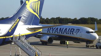 Ryanair zápasí s problémy. Loňský zisk klesl na čtyřleté minimum