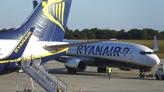 Nízkonákladová letecká společnost Ryanair vykázala loni nejnižší zisk za poslední čtyři roky.