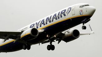 Ryanair opět zavádí nové poplatky. Prý jde o zefektivnění přepravy, zákazníci ale zuří