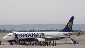 Ryanair ruší dalších 250 pátečních letů kvůli stávce v Německu.