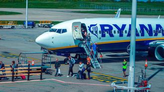 Ryanair si stěžuje u antimonopolních úřadů EU na Polsko, že nechce rozšířit klíčové letiště 