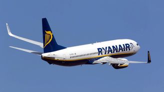 Ryanair mění pravidla pro palubní zavazadla, zákazníci si připlatí