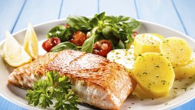 Rybí maso obsahuje hodně bílkovin a omega 3 mastných kyselin. Jenže kromě toho mají v sobě některé také rtuť a toxiny.